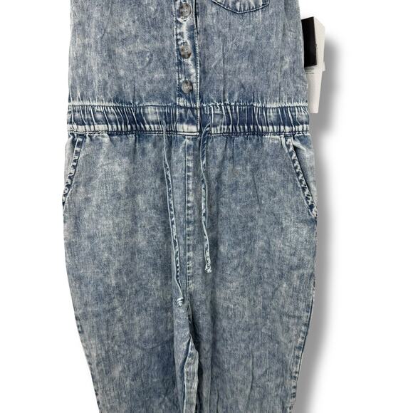 NEW Celebrity Pink Chambray Jumpsuit Size XS Acid Wash Denim Jogger One Piece - Picture 2 of 7